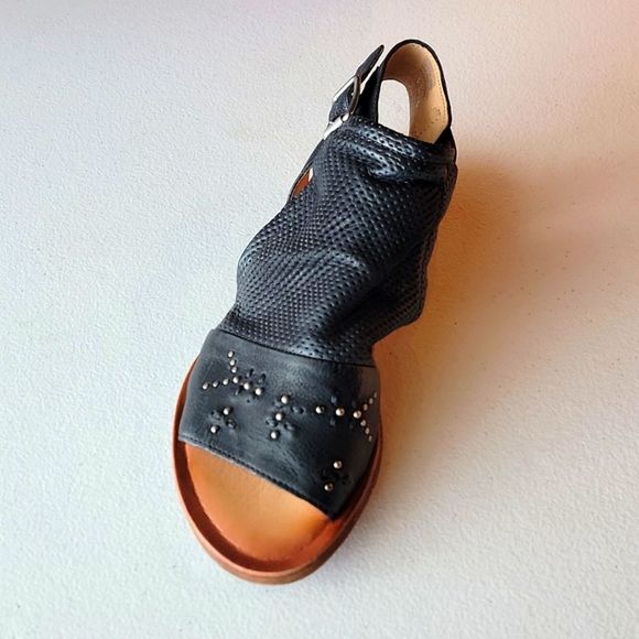 NWT Miz Mooz NYC Fifi Sandal in Black - Picture 3 of 7